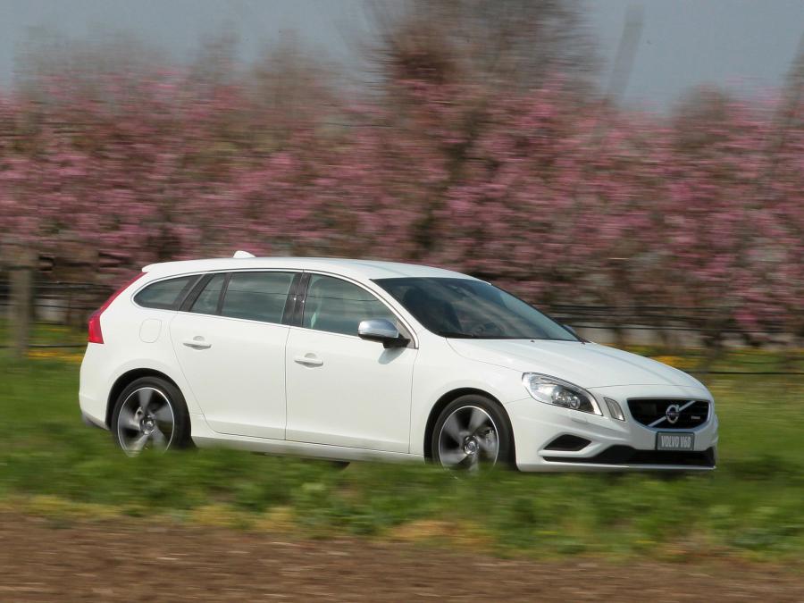  Volvo V60 R-Design 2010 года  (фото 4 из 10)